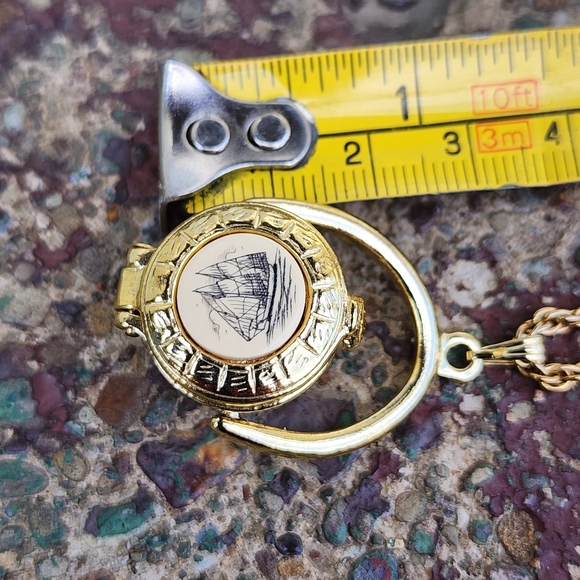 Basket locket necklace scrimshot type ship Joan Rivers chain gold tone - Picture 5 of 7